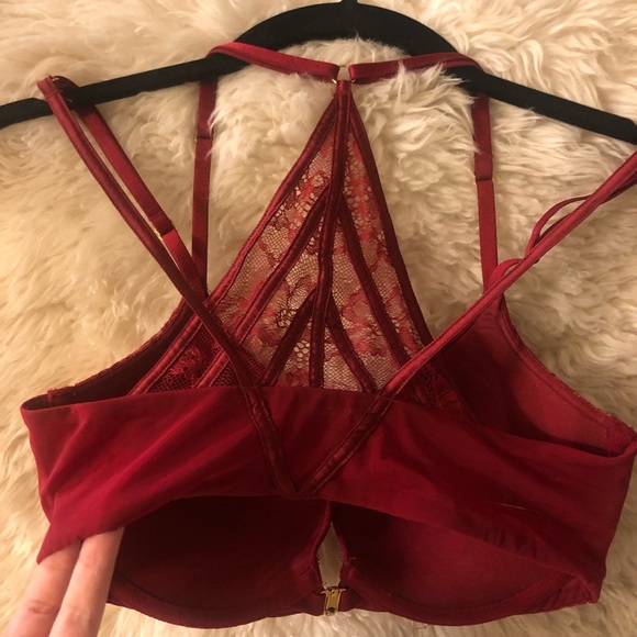 Victoria’s Secret Red and Cream Lace Push-Up Bra - Picture 3 of 4